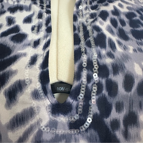 Chico’s blue animal print tunic Size 2. - Picture 2 of 10